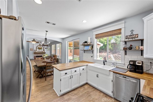 33320 Wallace Way, Yucaipa, CA 92399