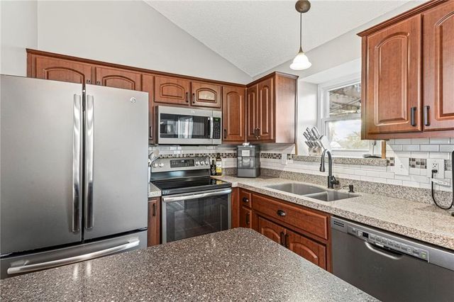 8032 N Everton Avenue, Kansas City, MO 64152