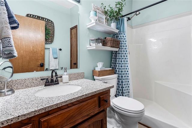 8032 N Everton Avenue, Kansas City, MO 64152