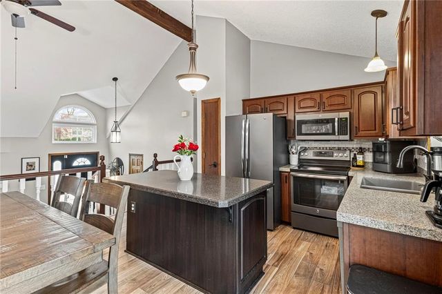 8032 N Everton Avenue, Kansas City, MO 64152