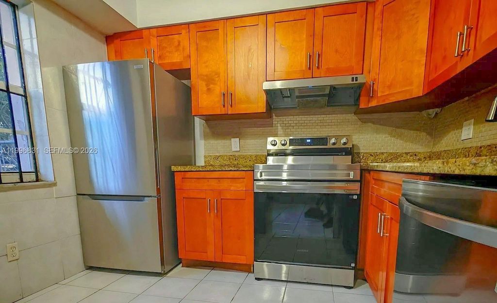 203 NE 141 203, Miami, FL 33161