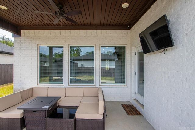 1408 Woolridge Drive, Benton, AR 72019