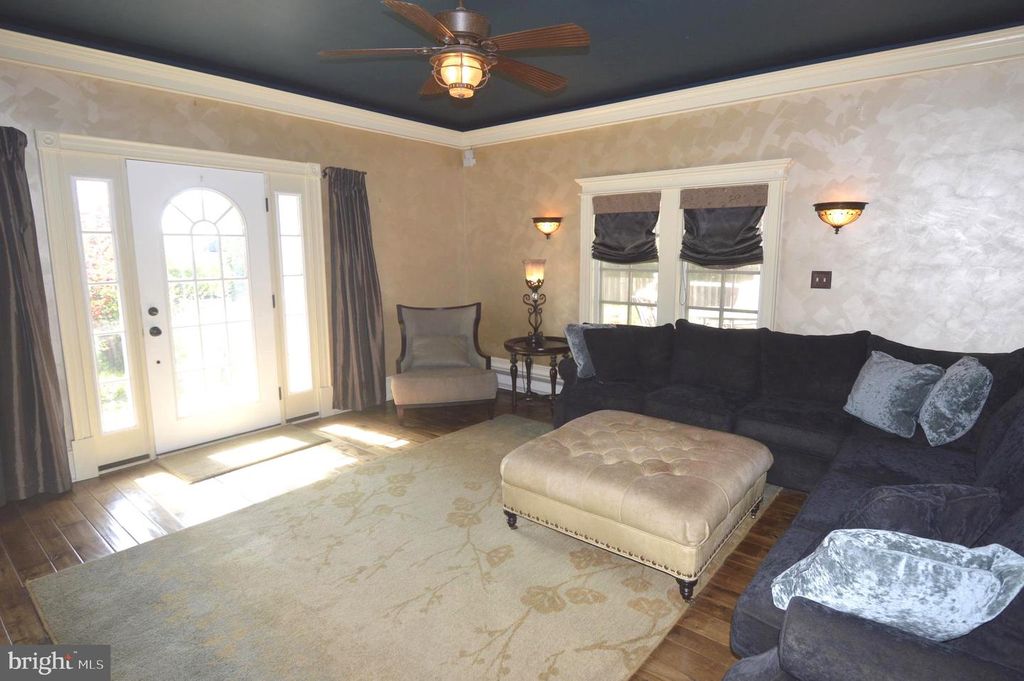 Image 10 of property listing at 7703 CHESTNUT AVE, Baltimore, MD 21234