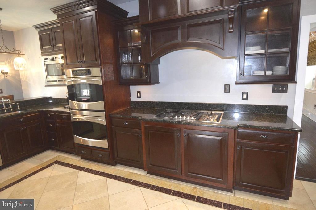 Image 13 of property listing at 7703 CHESTNUT AVE, Baltimore, MD 21234