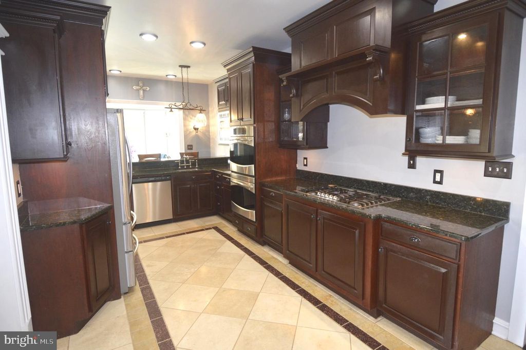 Image 14 of property listing at 7703 CHESTNUT AVE, Baltimore, MD 21234