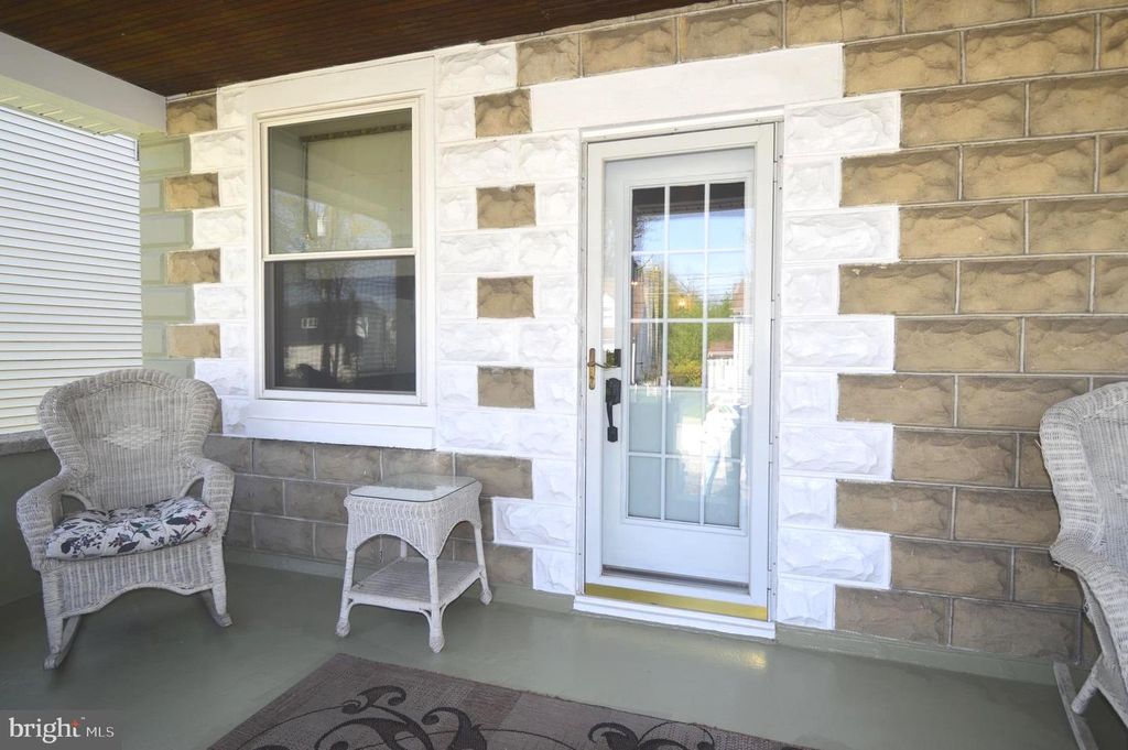 Image 2 of property listing at 7703 CHESTNUT AVE, Baltimore, MD 21234