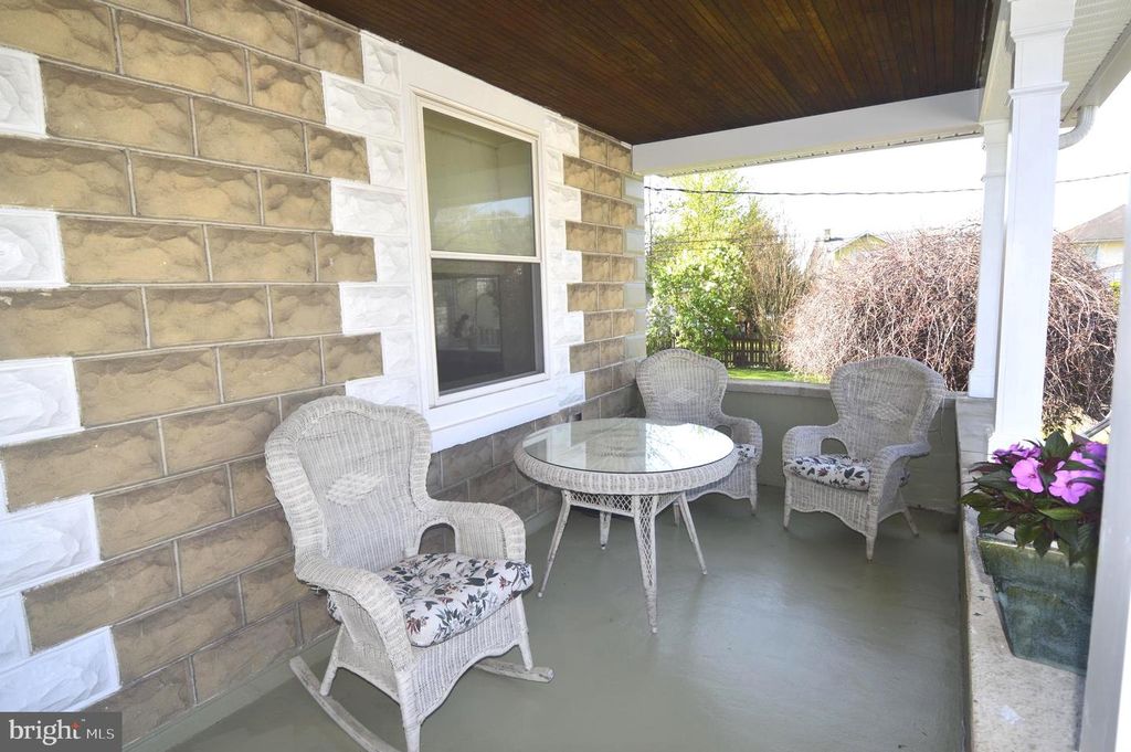 Image 3 of property listing at 7703 CHESTNUT AVE, Baltimore, MD 21234