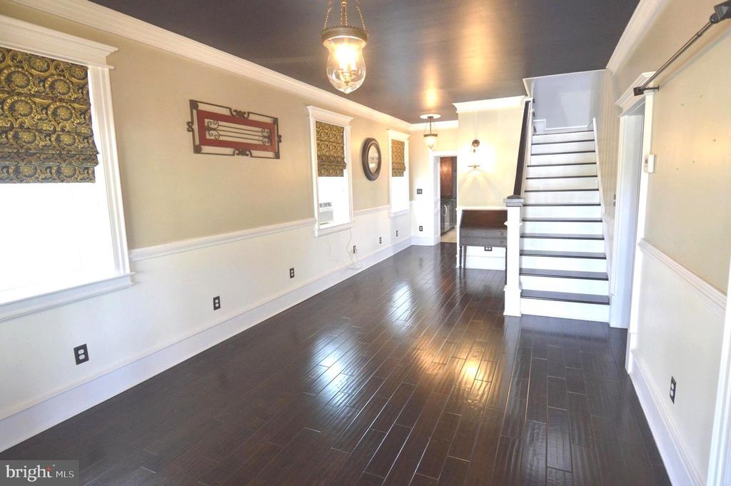 Image 4 of property listing at 7703 CHESTNUT AVE, Baltimore, MD 21234