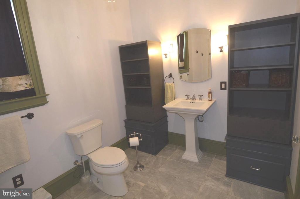 Image 8 of property listing at 7703 CHESTNUT AVE, Baltimore, MD 21234