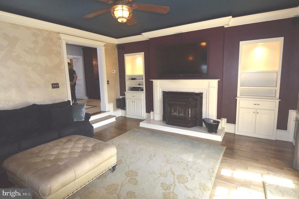 Image 9 of property listing at 7703 CHESTNUT AVE, Baltimore, MD 21234