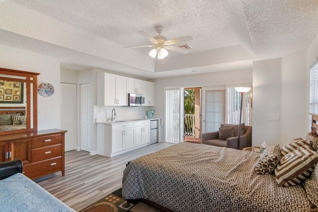 10726 Greenbriar Villa Drive, Lake Worth, FL 33449