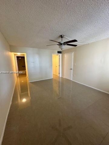 10845 SW 112th Ave 211, Miami, FL 33176