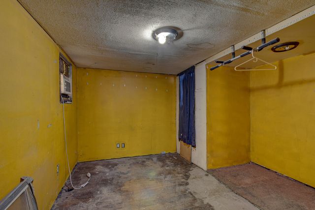 1121 AVENUE B, Council Bluffs, IA 51501