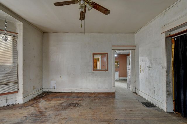 1121 AVENUE B, Council Bluffs, IA 51501