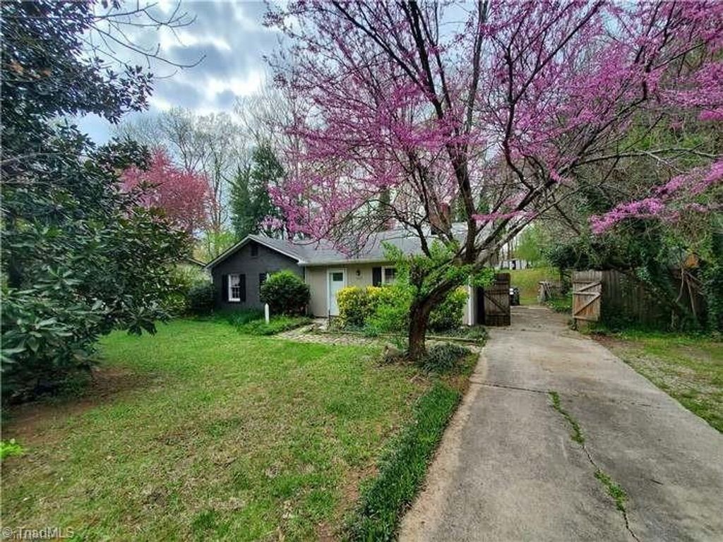 1905 Fox Creek Court, High Point, NC 27265