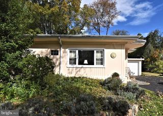 8105 HULL DR, Glenside, PA 19038