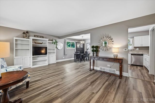 1612 Forrest Boulevard, St. Charles, IL 60174
