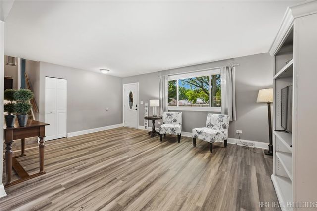 1612 Forrest Boulevard, St. Charles, IL 60174