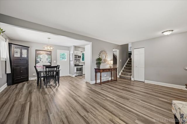 1612 Forrest Boulevard, St. Charles, IL 60174