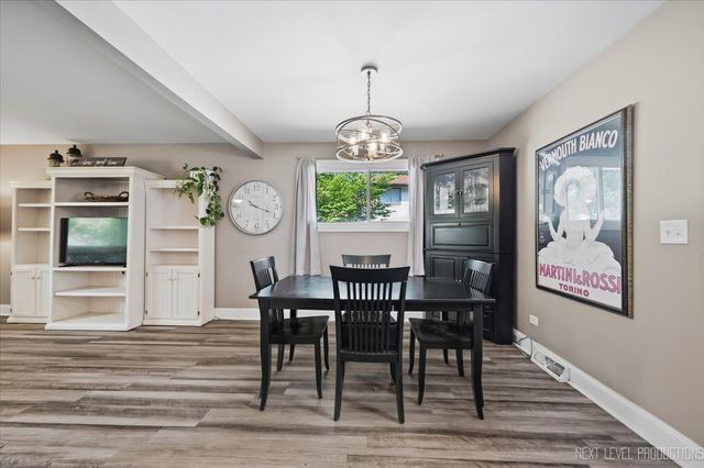 1612 Forrest Boulevard, St. Charles, IL 60174