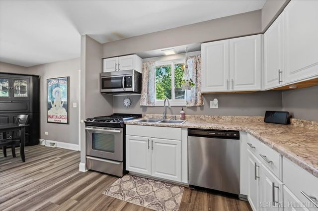 1612 Forrest Boulevard, St. Charles, IL 60174