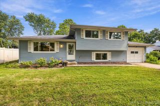 1612 Forrest Boulevard, St. Charles, IL 60174
