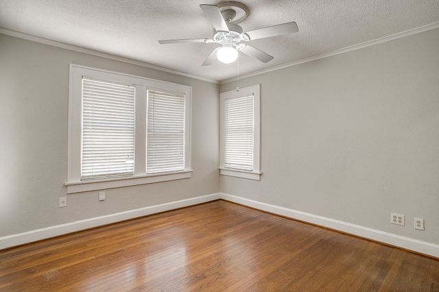 3216 Cockrell Avenue, Fort Worth, TX 76109