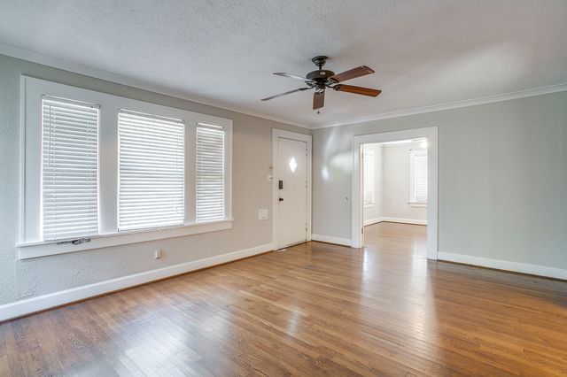 3216 Cockrell Avenue, Fort Worth, TX 76109