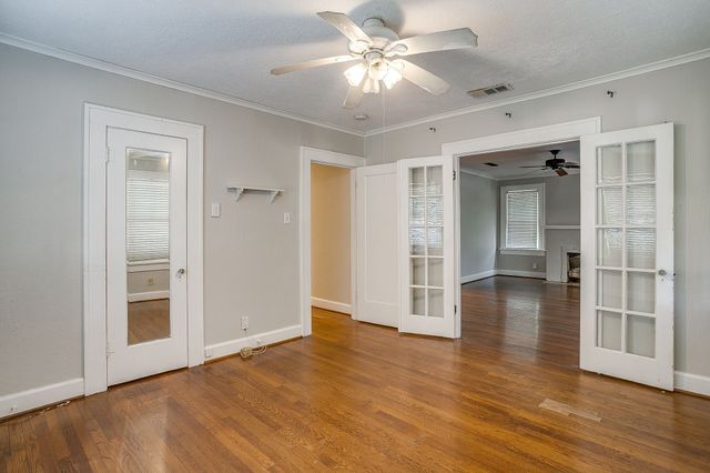 3216 Cockrell Avenue, Fort Worth, TX 76109