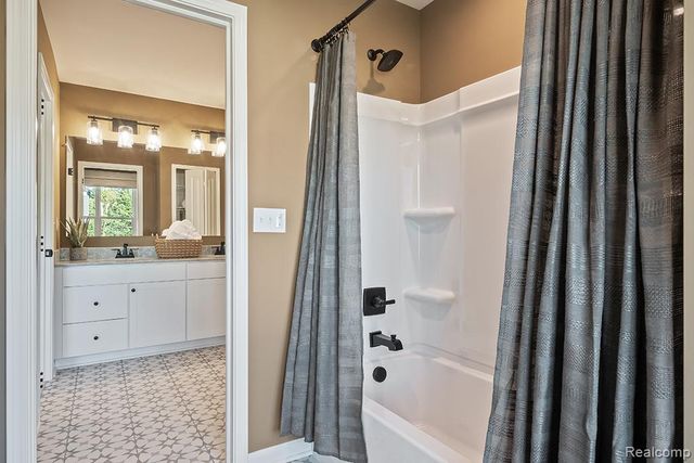 14278 Edenshire Drive, Shelby Charter Township, MI 48315