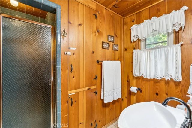 189 St Hwy 173, Lake Arrowhead, CA 92352