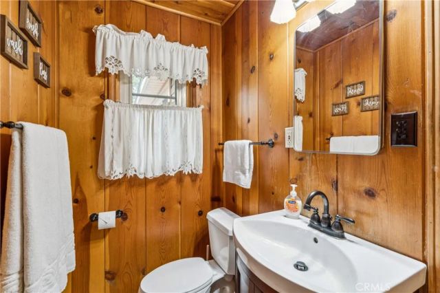 189 St Hwy 173, Lake Arrowhead, CA 92352