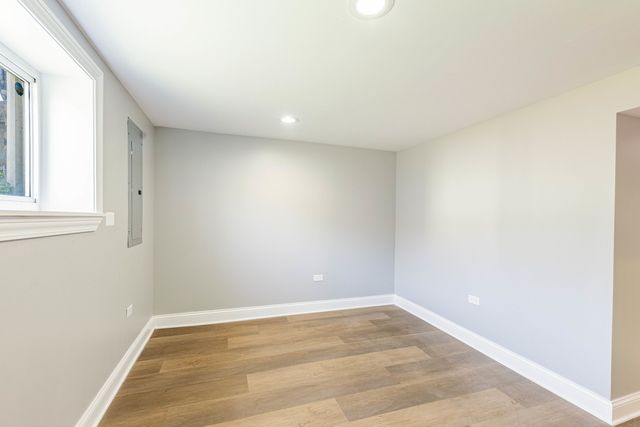 2107 EAST Avenue, Berwyn, IL 60402