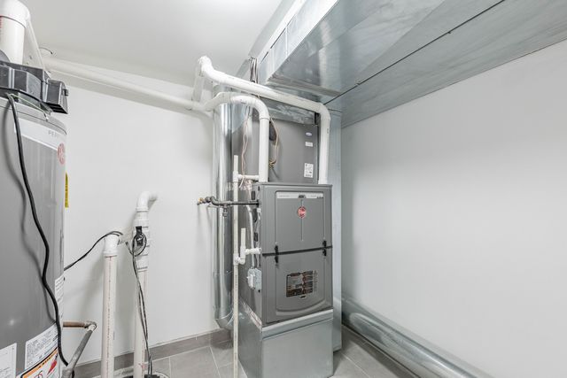 2107 EAST Avenue, Berwyn, IL 60402