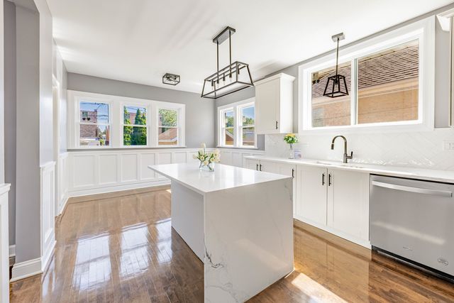 2107 EAST Avenue, Berwyn, IL 60402