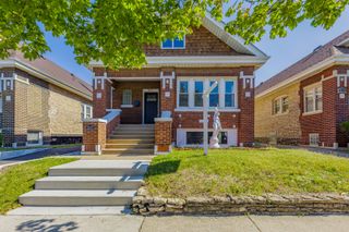 2107 EAST Avenue, Berwyn, IL 60402