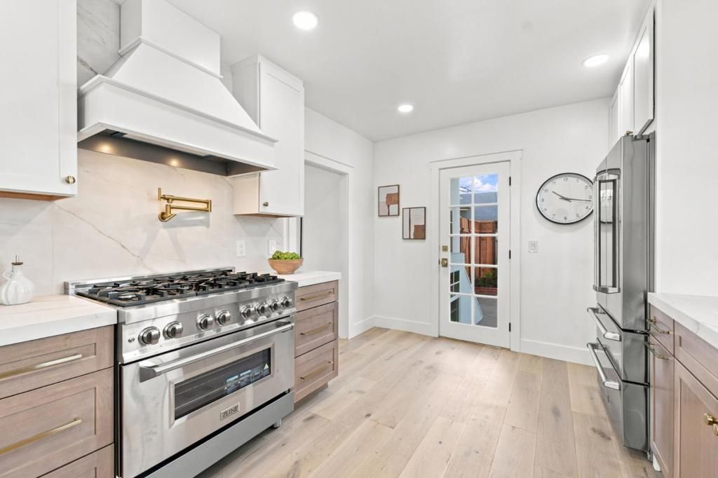 Image 9 of property listing at 1596 Mckendrie Street, San Jose, CA 95126