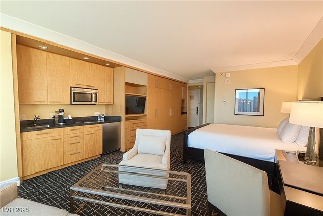 2000 North Fashion Show Drive 4000, Las Vegas, NV 89109