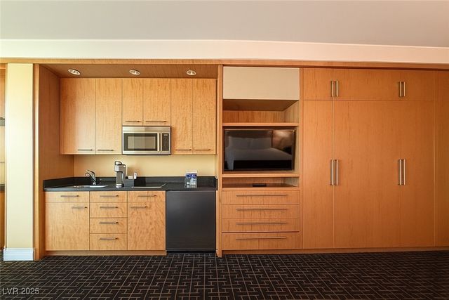 2000 North Fashion Show Drive 4000, Las Vegas, NV 89109