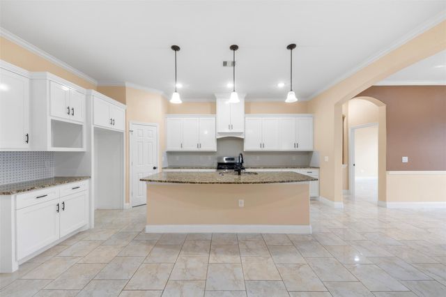 225 Kalmer St Street, Pasadena, TX 77502