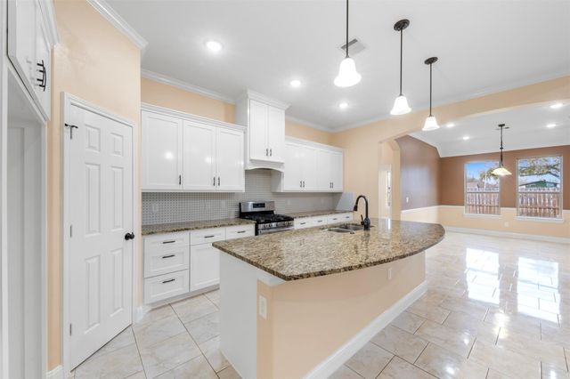 225 Kalmer St Street, Pasadena, TX 77502