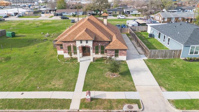 225 Kalmer St Street, Pasadena, TX 77502