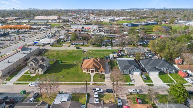 225 Kalmer St Street, Pasadena, TX 77502