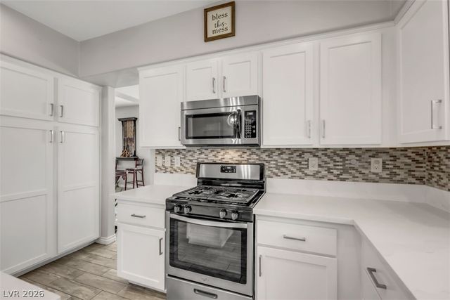 1124 Dover Glen Drive, North Las Vegas, NV 89031