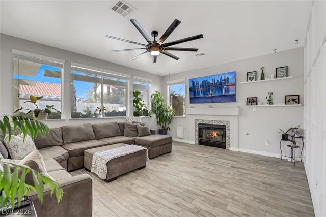 1124 Dover Glen Drive, North Las Vegas, NV 89031