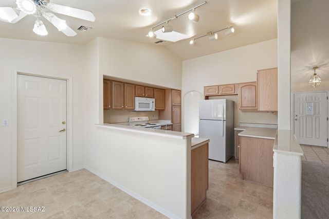 925 N Abrego Drive, Green Valley, AZ 85614