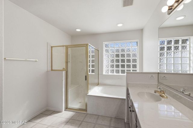 925 N Abrego Drive, Green Valley, AZ 85614