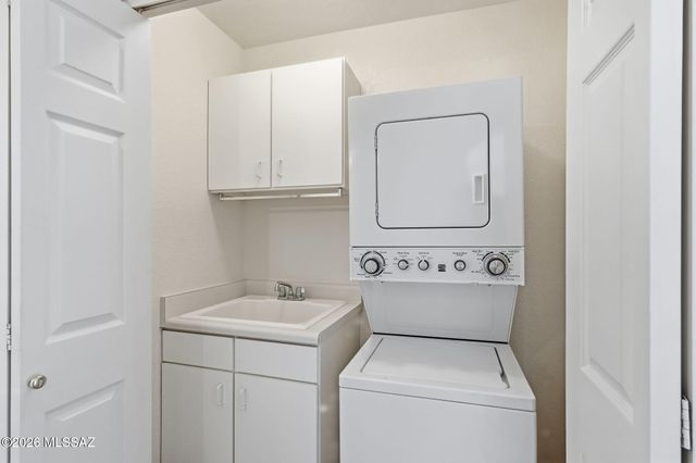 925 N Abrego Drive, Green Valley, AZ 85614