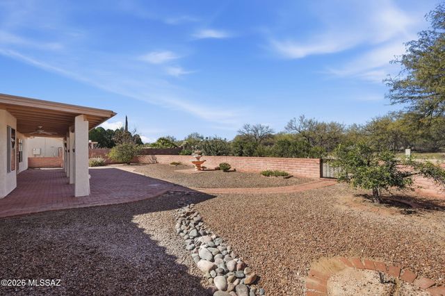 925 N Abrego Drive, Green Valley, AZ 85614