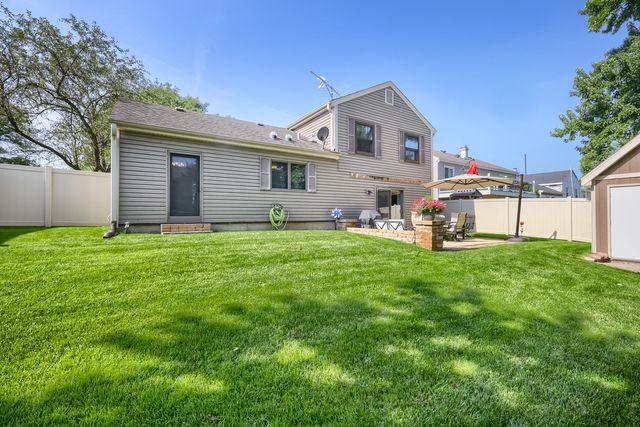 271 Hill Avenue, Bartlett, IL 60103